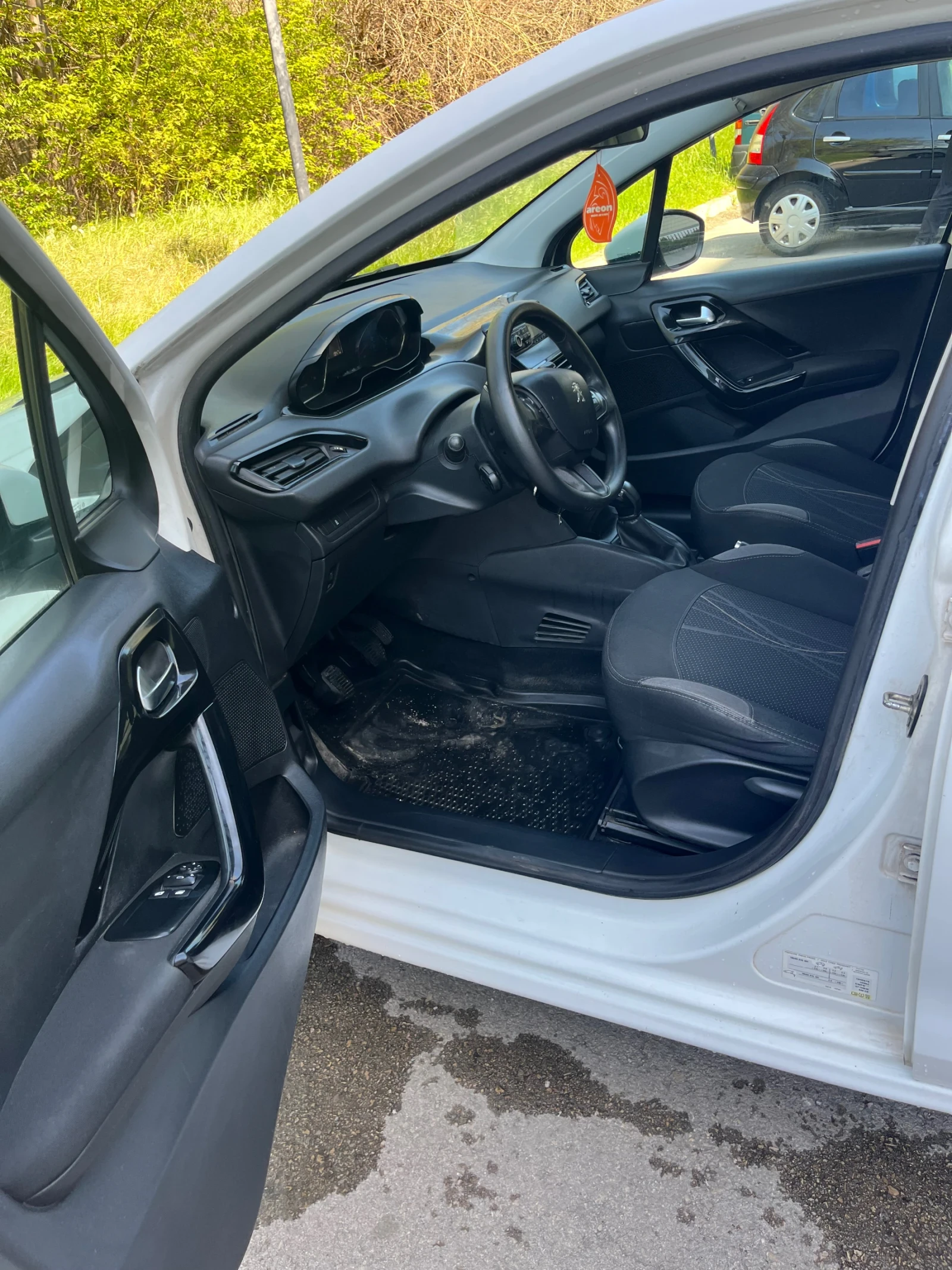 Peugeot 208 1.4  - изображение 9