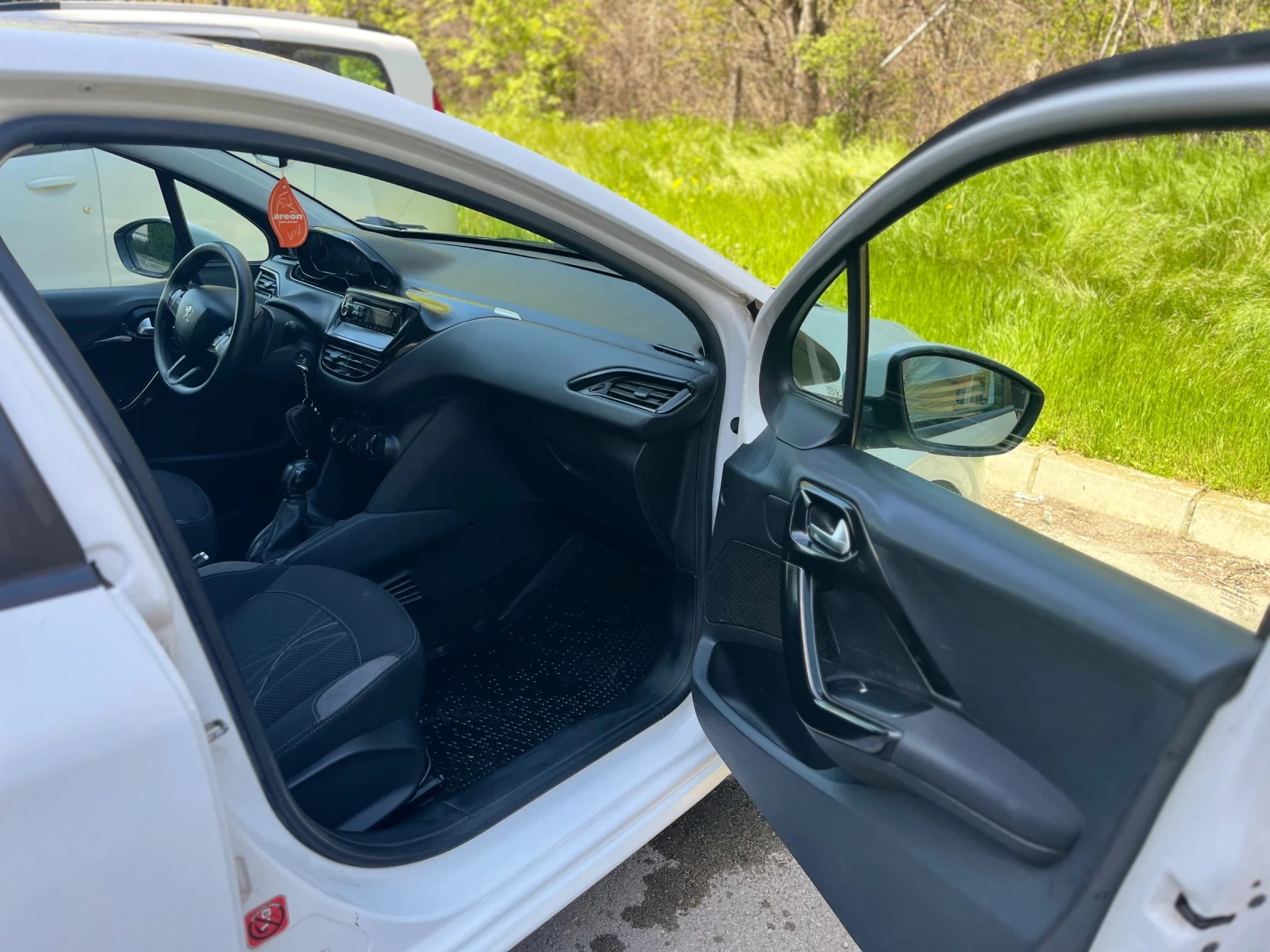 Peugeot 208 1.4  - изображение 6