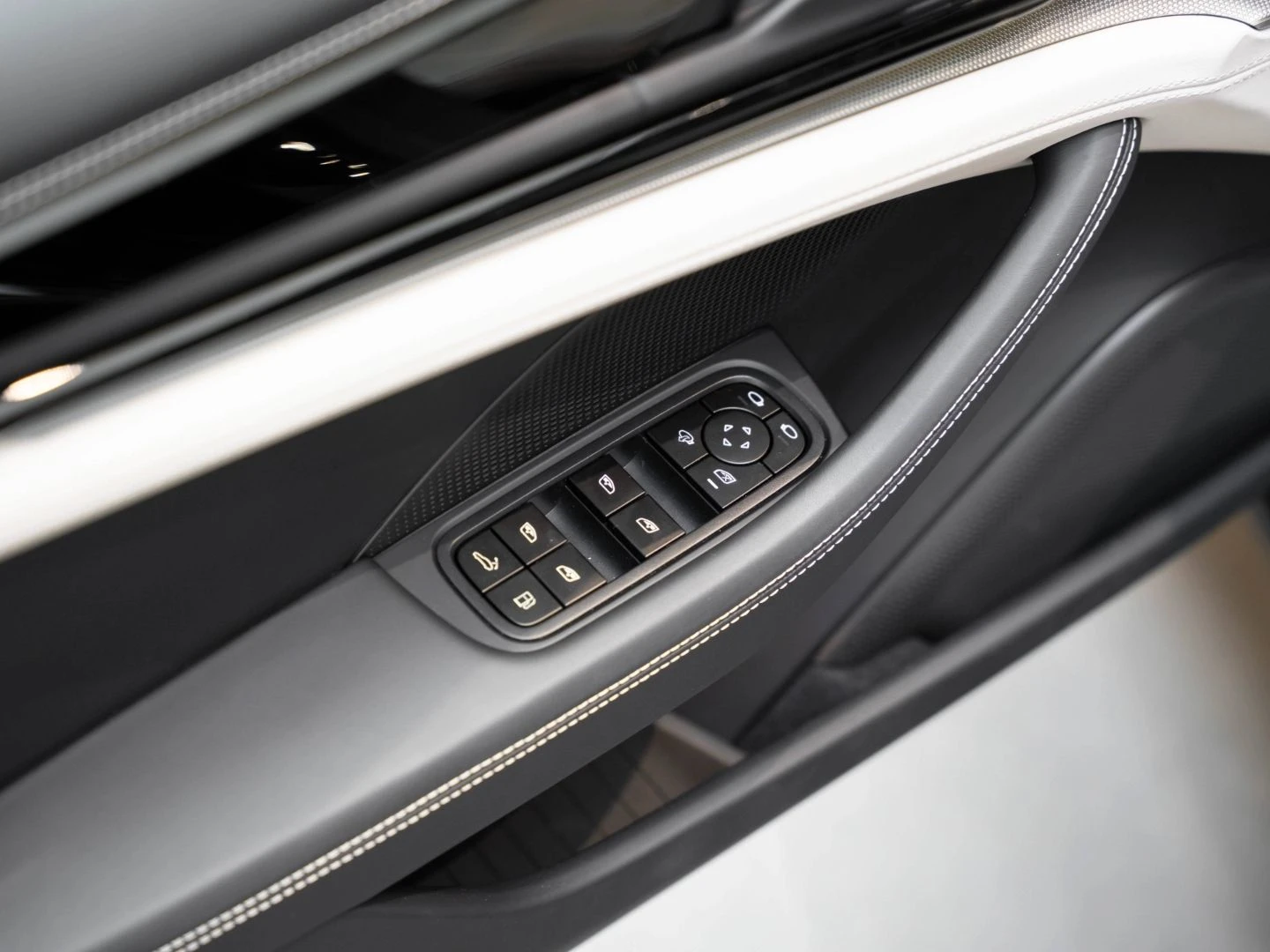 Porsche Panamera 4S E-HYBRID/FACELIFT/ACTIVE RIDE/BOSE/PANO/MATRIX/ - изображение 7