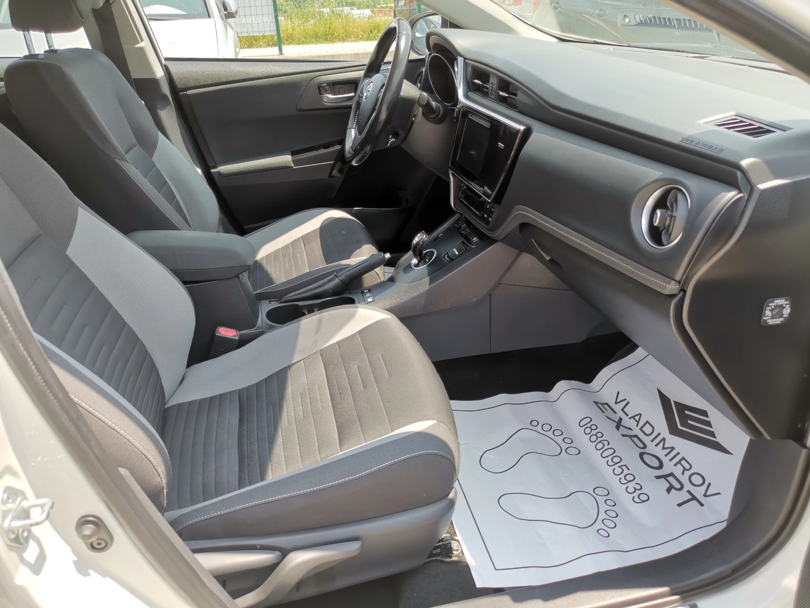 Toyota Auris 1.8 Hybrid E6B - изображение 8