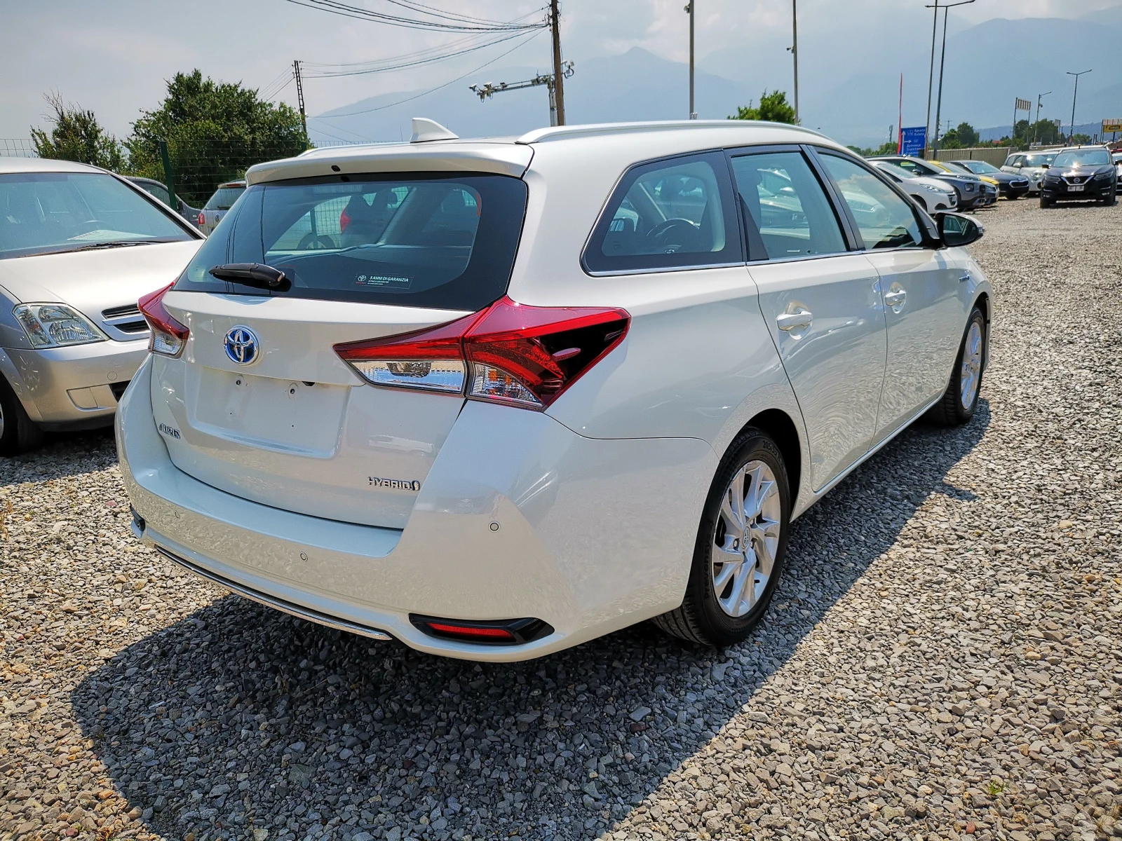 Toyota Auris 1.8 Hybrid E6B - изображение 4