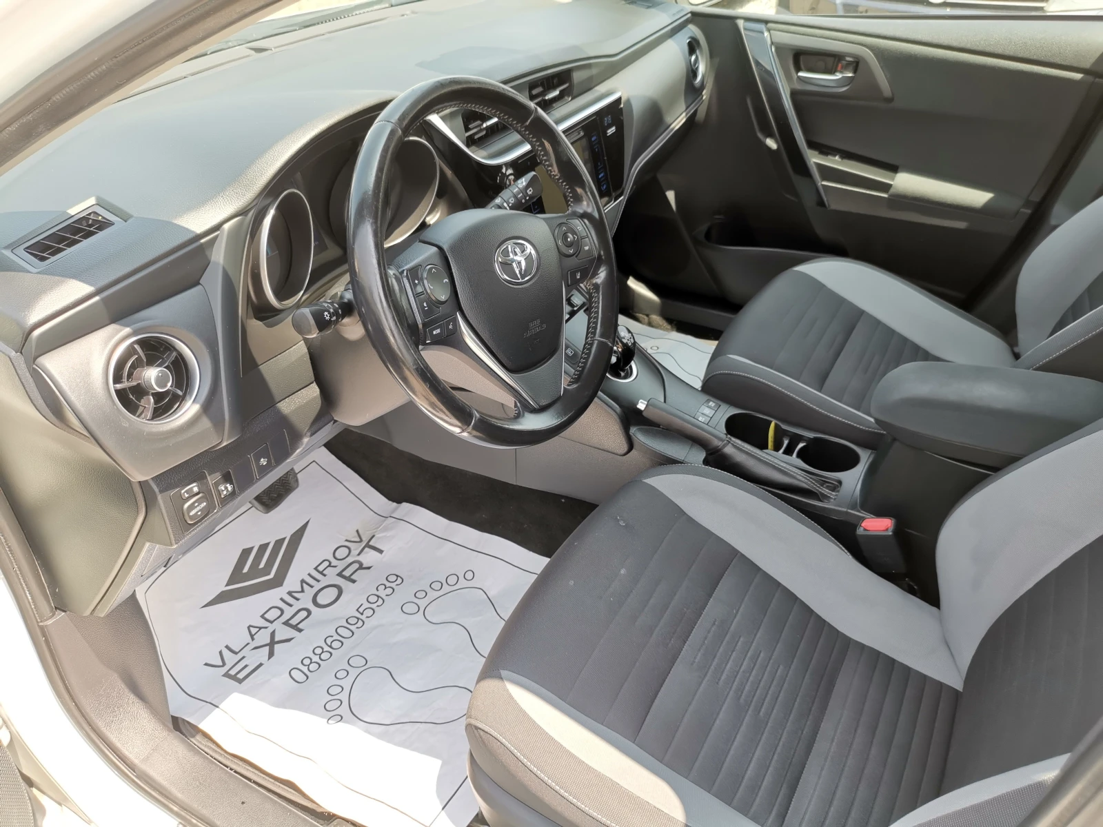 Toyota Auris 1.8 Hybrid E6B - изображение 6