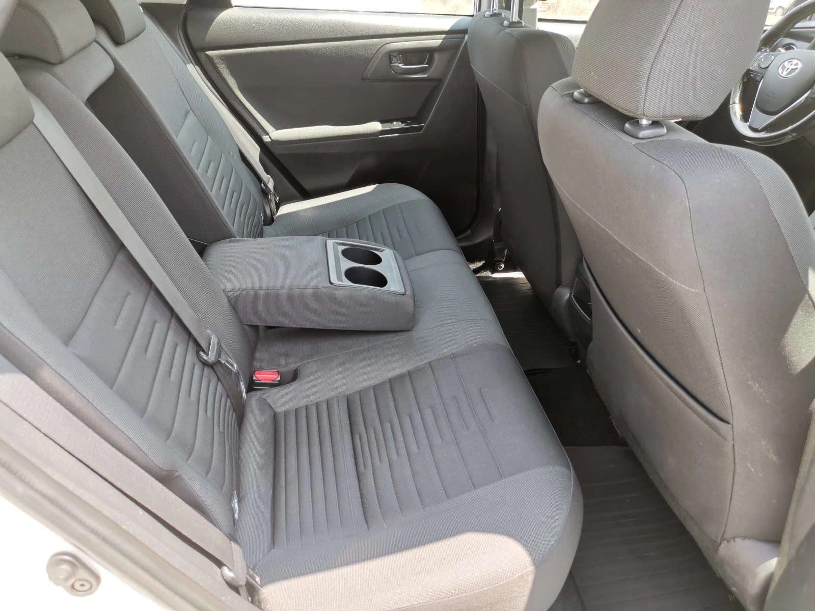 Toyota Auris 1.8 Hybrid E6B - изображение 7