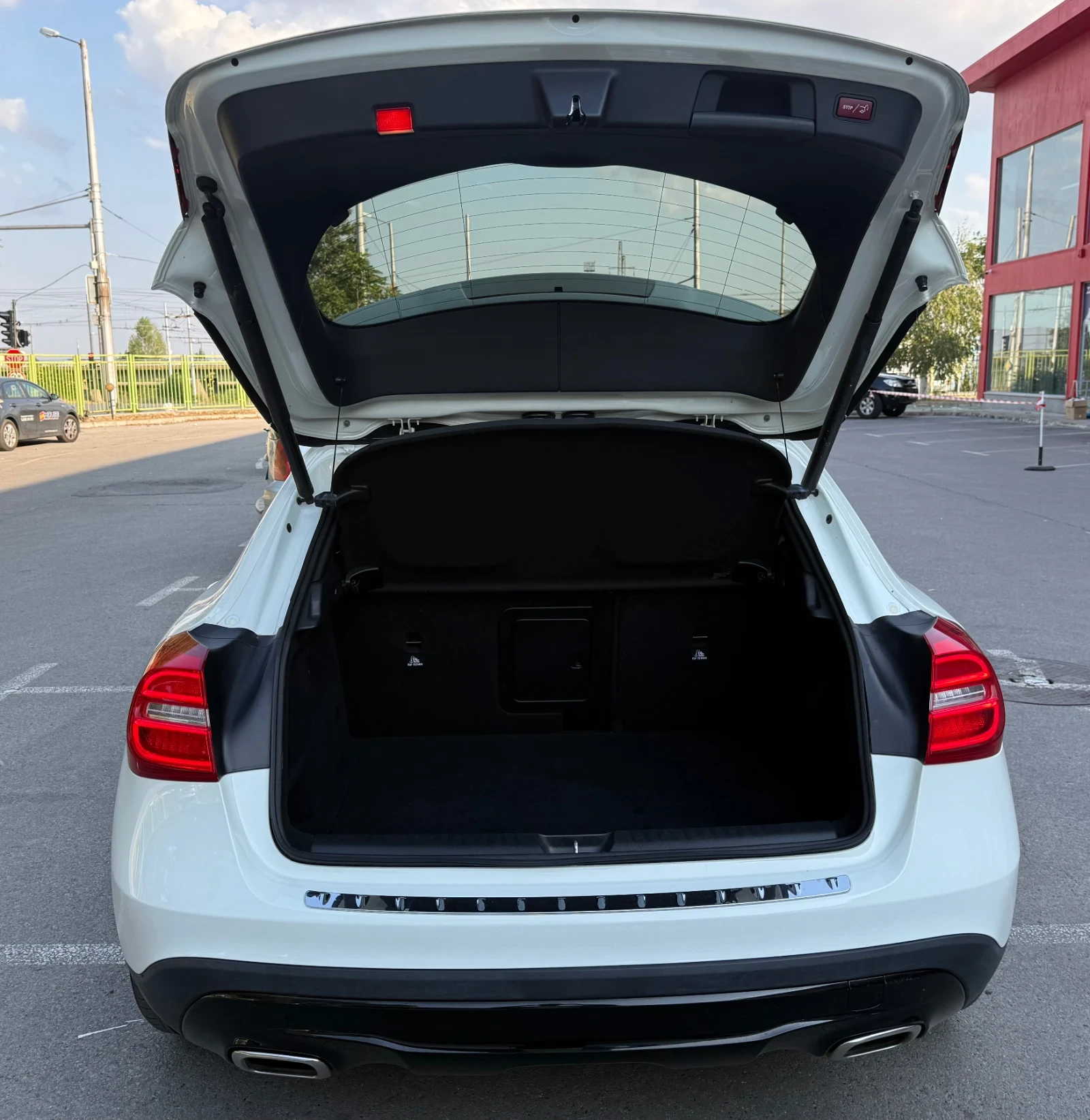 Mercedes-Benz GLA 180 SPORT* AMG* CAMERA* ASSIStLine* Мъртва Точка* ПОДГ | Mobile.bg — изображение 15