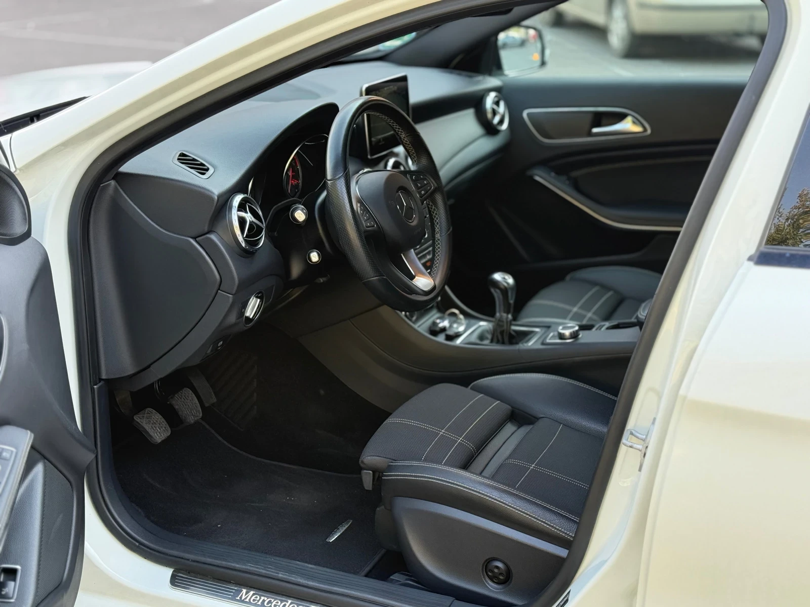 Mercedes-Benz GLA 180 SPORT* AMG* CAMERA* ASSIStLine* Мъртва Точка* ПОДГ - изображение 7