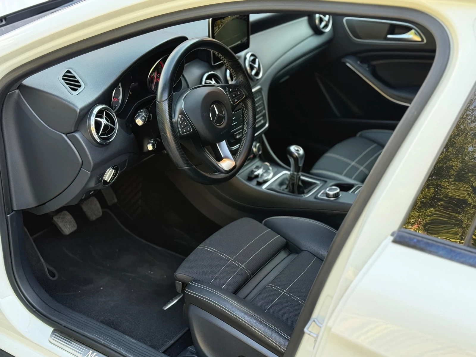 Mercedes-Benz GLA 180 SPORT* AMG* CAMERA* ASSIStLine* Мъртва Точка* ПОДГ - изображение 8