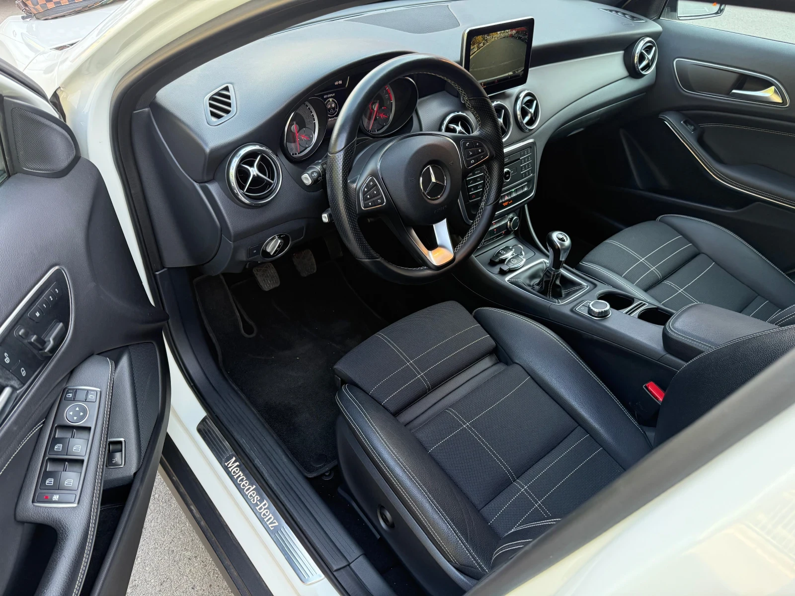 Mercedes-Benz GLA 180 SPORT* AMG* CAMERA* ASSIStLine* Мъртва Точка* ПОДГ - изображение 9