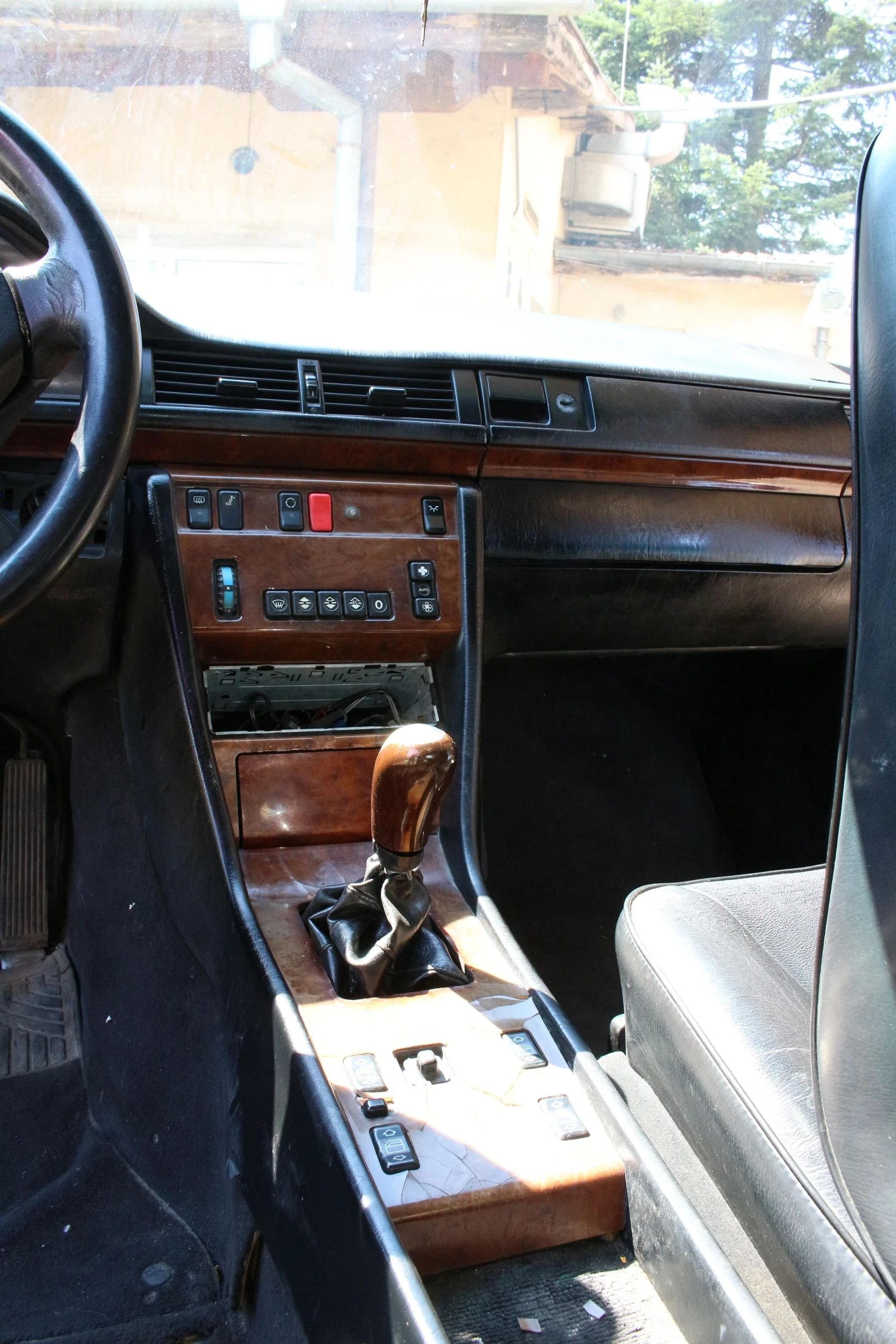 Mercedes-Benz 124  - изображение 9