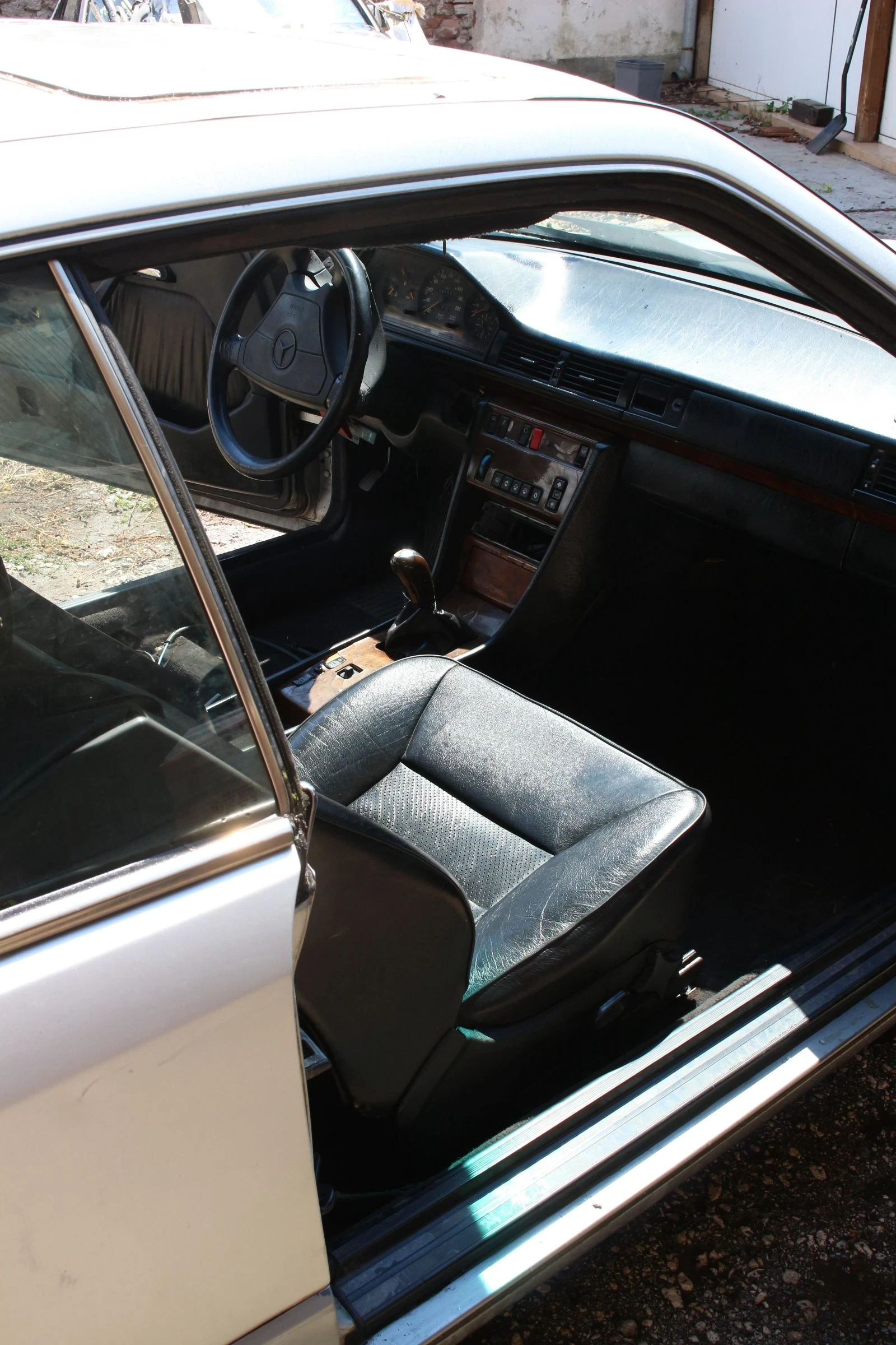 Mercedes-Benz 124  - изображение 8