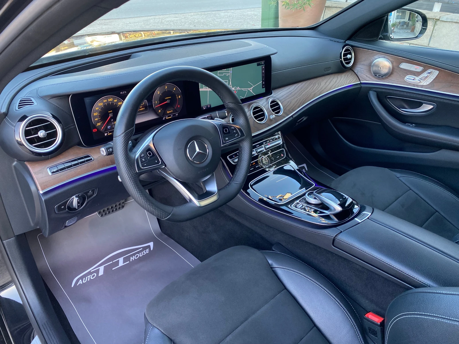 Mercedes-Benz E 350 d* AMG* Key GO* 360* Head UP*  - изображение 8