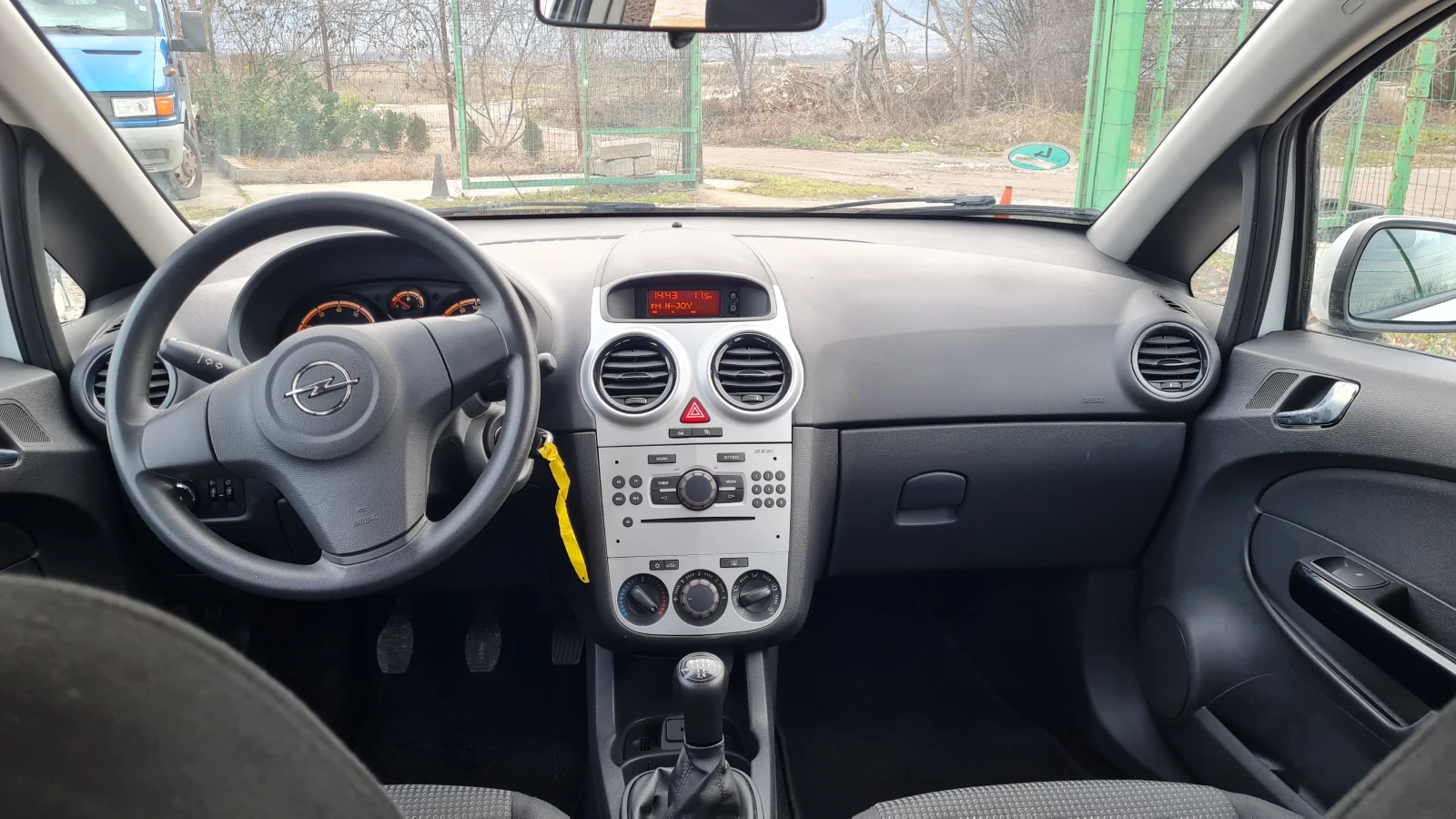 Opel Corsa 1.2i - изображение 8