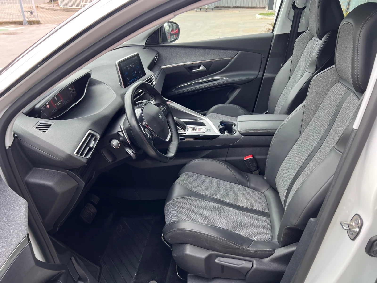 Peugeot 5008 ALLURE 1.5 BlueHDi 6+ 1 места   , снимка 11 - Автомобили и джипове - 53635795