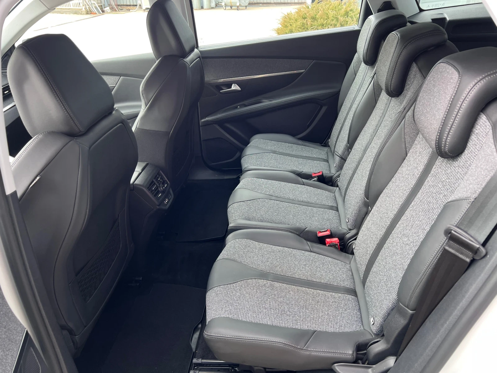 Peugeot 5008 ALLURE 1.5 BlueHDi 6+ 1 места   , снимка 12 - Автомобили и джипове - 53635795