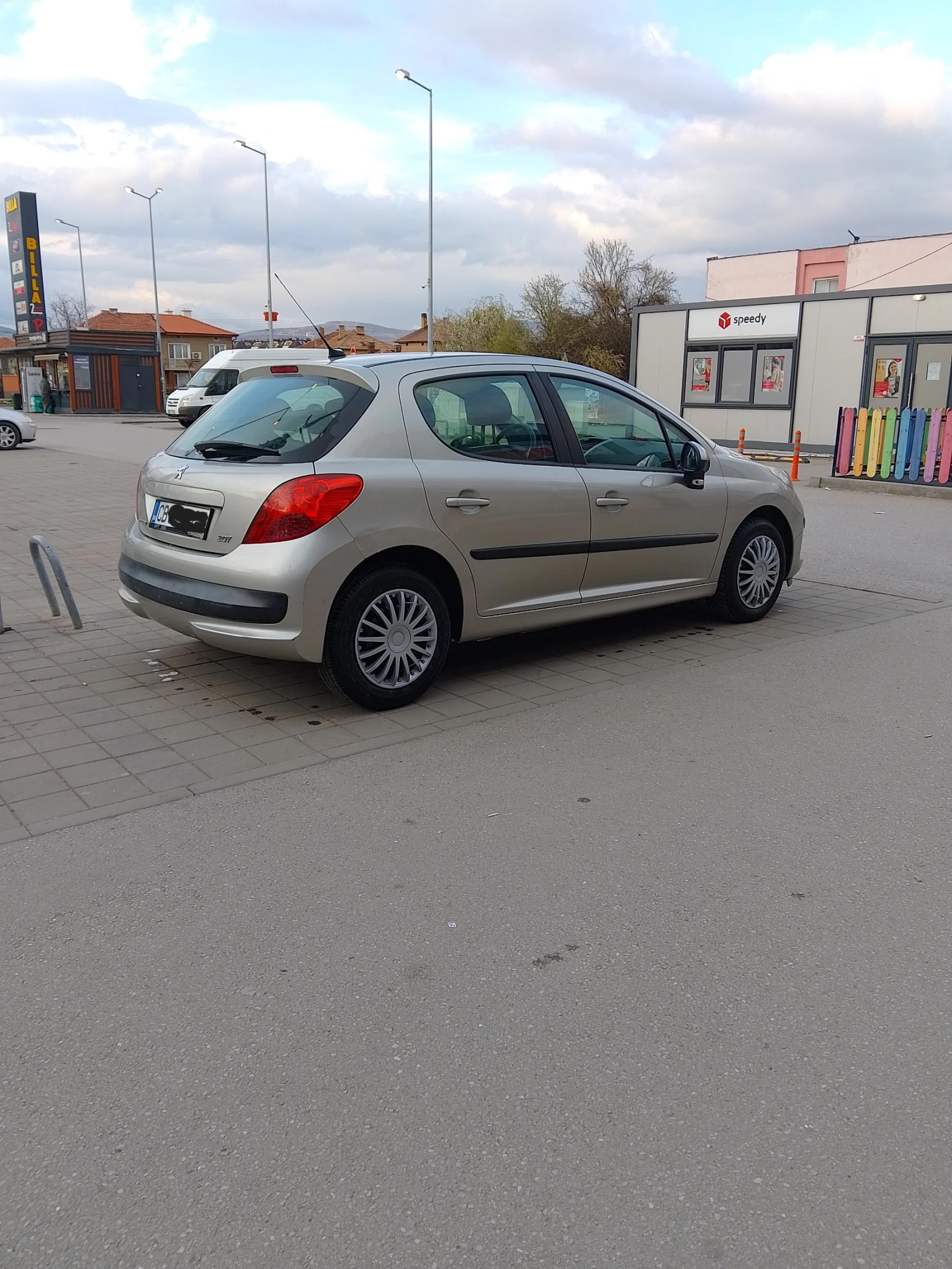 Peugeot 207 1.4 бензин/газ, снимка 4 - Автомобили и джипове - 53900781
