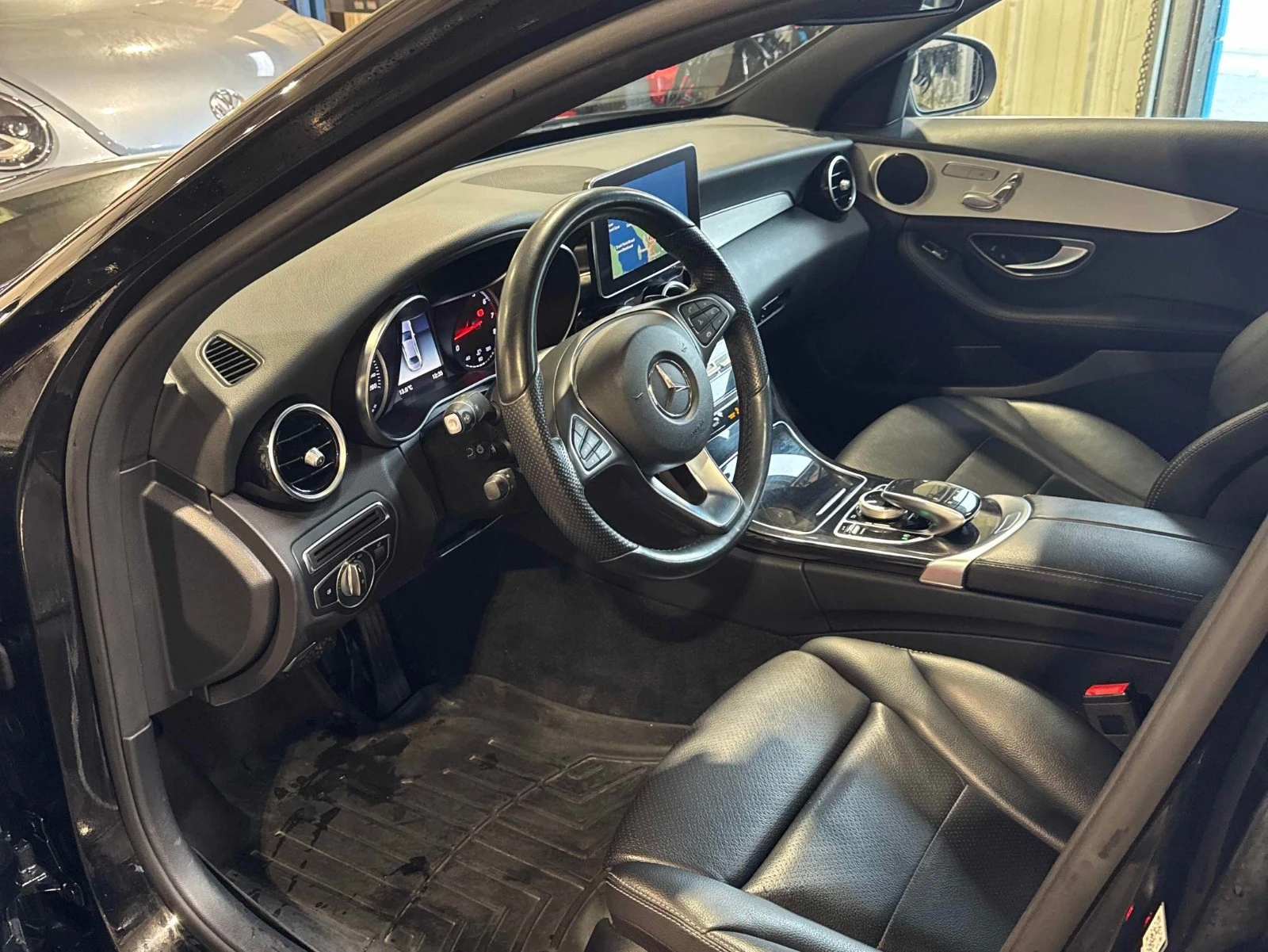 Mercedes-Benz C 300 4MATIC С РЕГИСТРАЦИЯ & АВТО КРЕДИТ , снимка 6 - Автомобили и джипове - 54067750