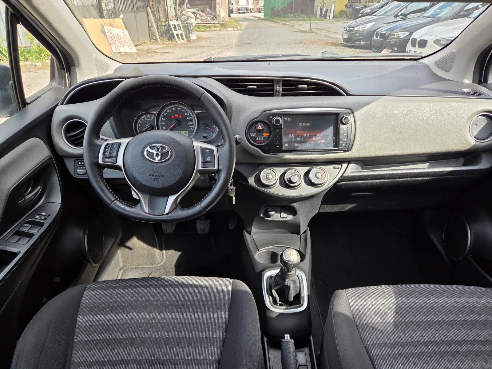 Toyota Yaris, снимка 11 - Автомобили и джипове - 54167504