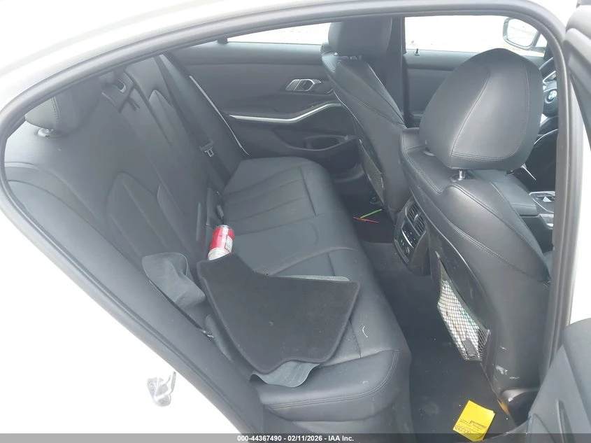 BMW 330 2.0l I xDrive, снимка 8 - Автомобили и джипове - 54383894