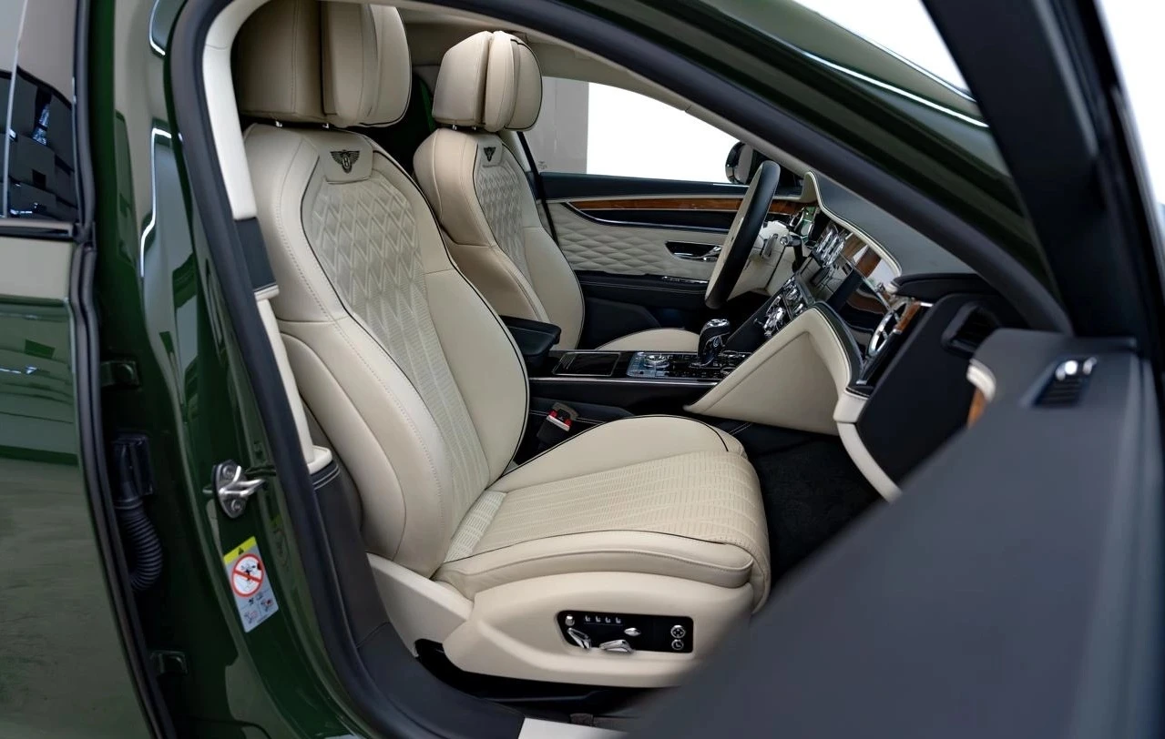 Bentley Flying Spur 4.0 V8 AWD, снимка 7 - Автомобили и джипове - 54641324