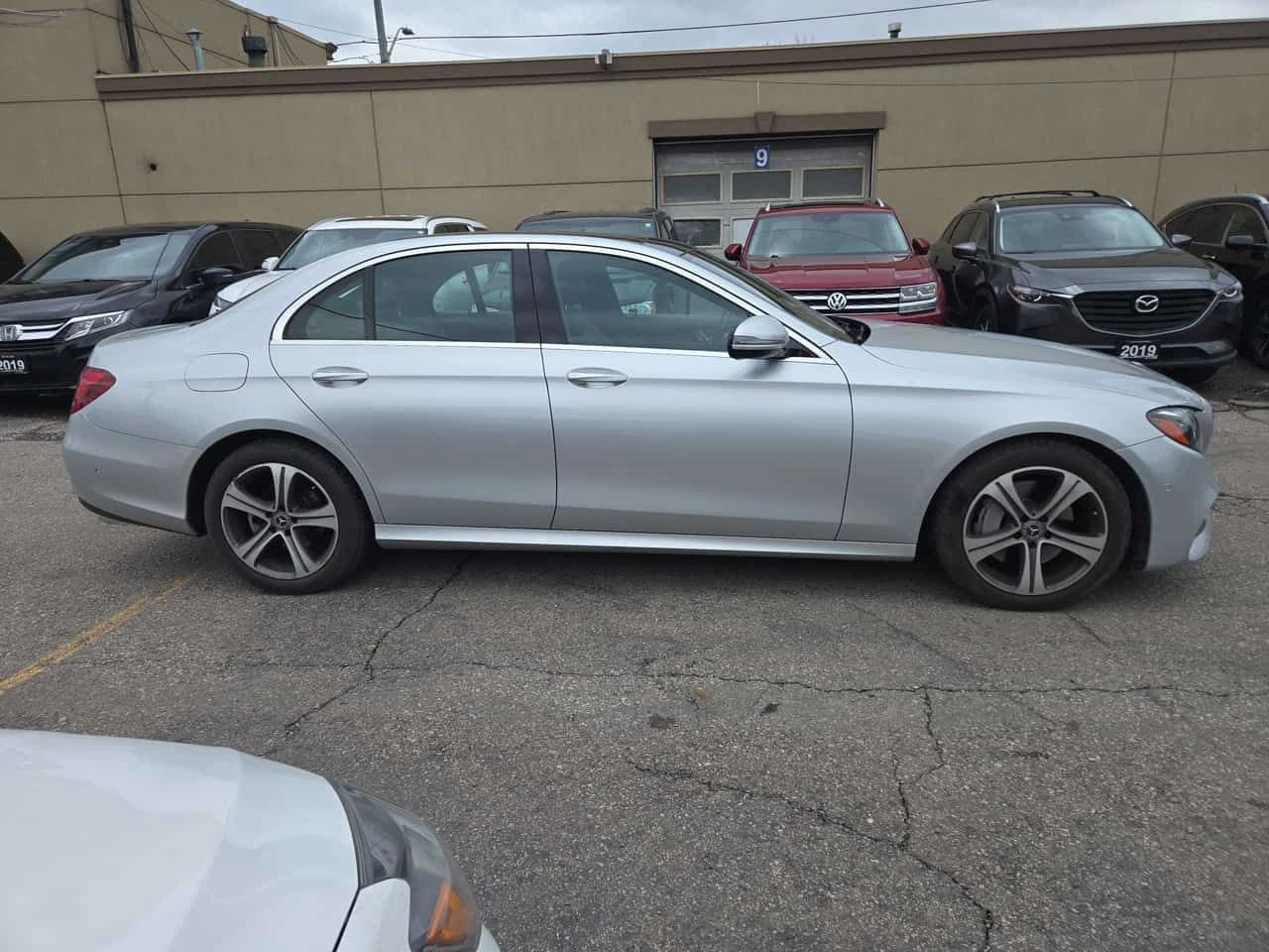 Mercedes-Benz E 300 CARFAX /DISTRONIC/BURMESETER/АВТОКРЕДИТ , снимка 3 - Автомобили и джипове - 54726615