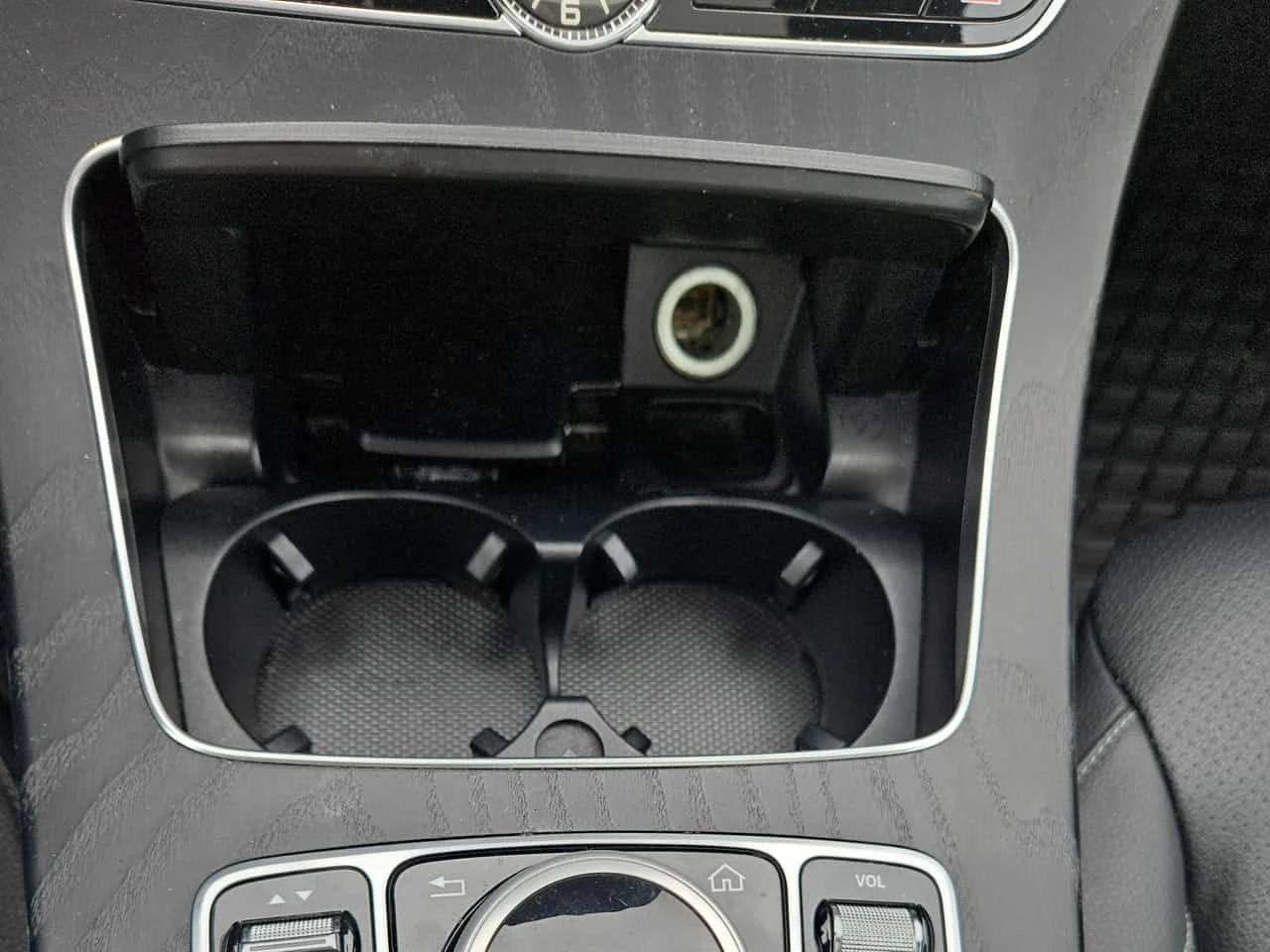 Mercedes-Benz E 300 CARFAX /DISTRONIC/BURMESETER/АВТОКРЕДИТ , снимка 11 - Автомобили и джипове - 54726615