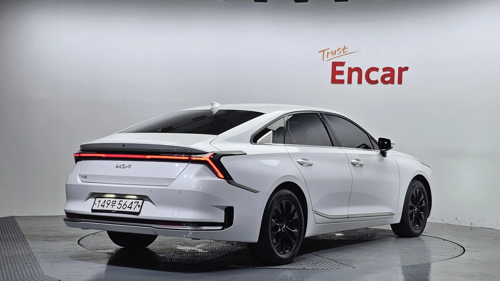 Kia K8 ФАБРИЧНА ГАЗ* ПОДГРЕВИ* ОБДУХ* DISTR* МАСАЖИ, снимка 2 - Автомобили и джипове - 55146133