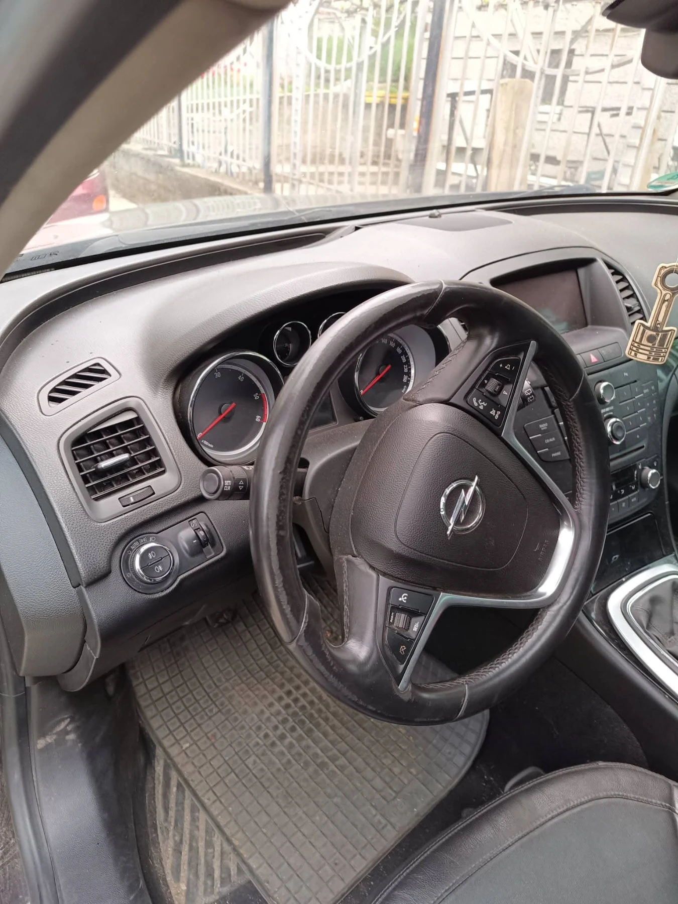 Opel Insignia 2.0 cdti 4X4, снимка 10 - Автомобили и джипове - 55729351