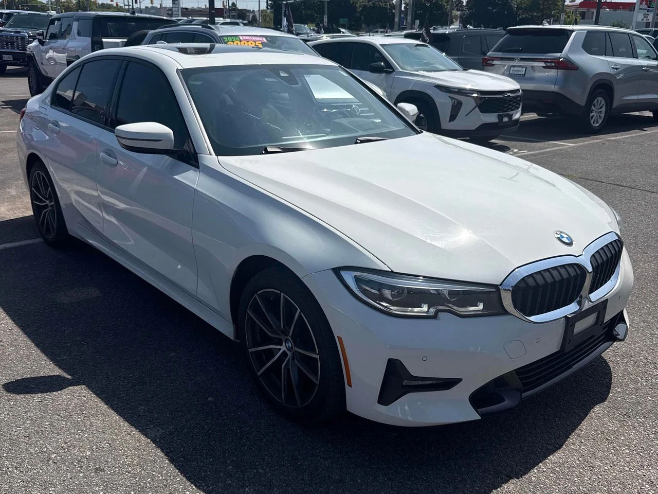 BMW 330 330i xDrive, снимка 12 - Автомобили и джипове - 55803977