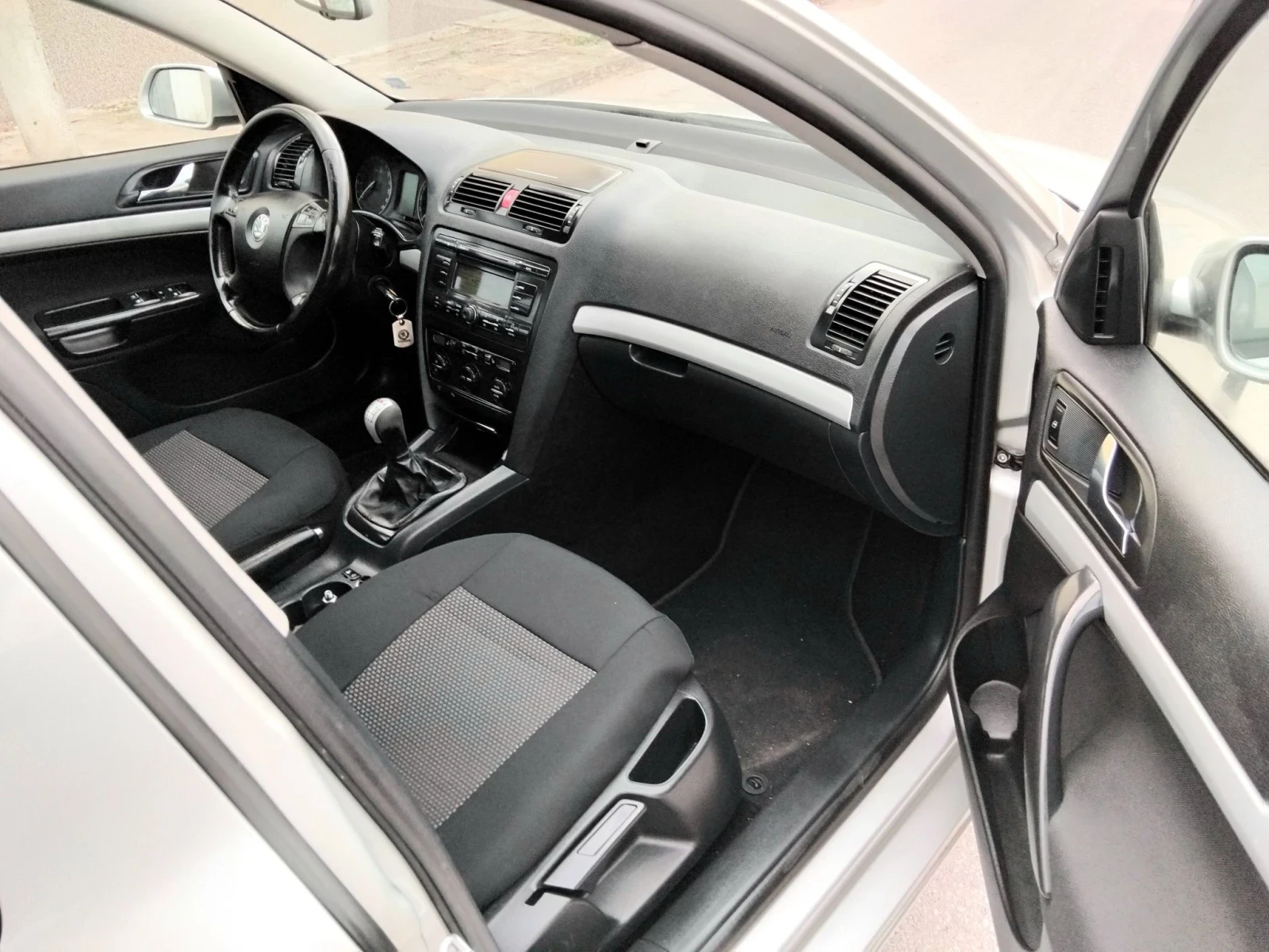 Skoda Octavia 2.0i.150k.4+ 4.6скр.+ ГАЗОВ ИНЖЕКЦИОН , снимка 13 - Автомобили и джипове - 55824975
