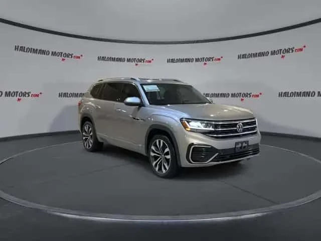 VW Atlas * Execline * ПАНО * ОБДУХВАНЕ * ПОДГРЕВИ * 360 * , снимка 2 - Автомобили и джипове - 54026592