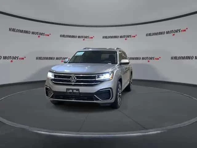 VW Atlas * Execline * ПАНО * ОБДУХВАНЕ * ПОДГРЕВИ * 360 * , снимка 3 - Автомобили и джипове - 54026592