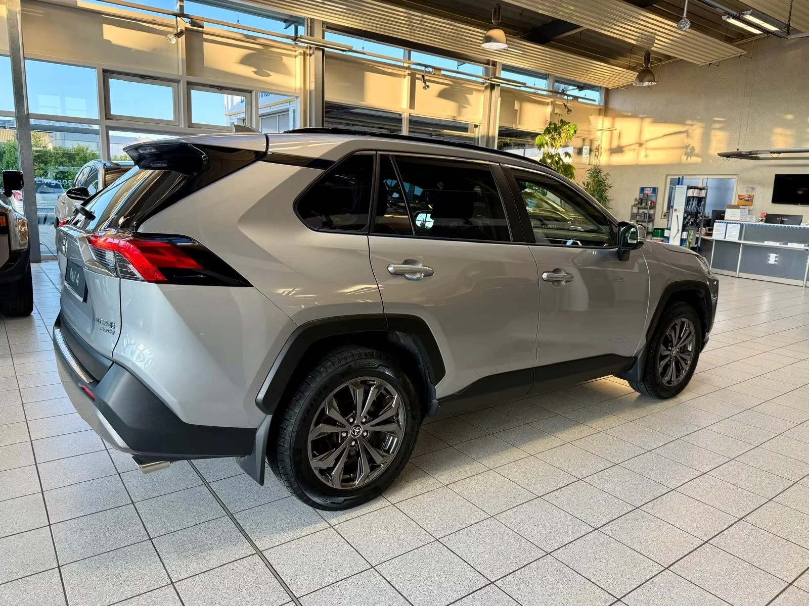 Toyota Rav4 2.5 Hybrid - изображение 5