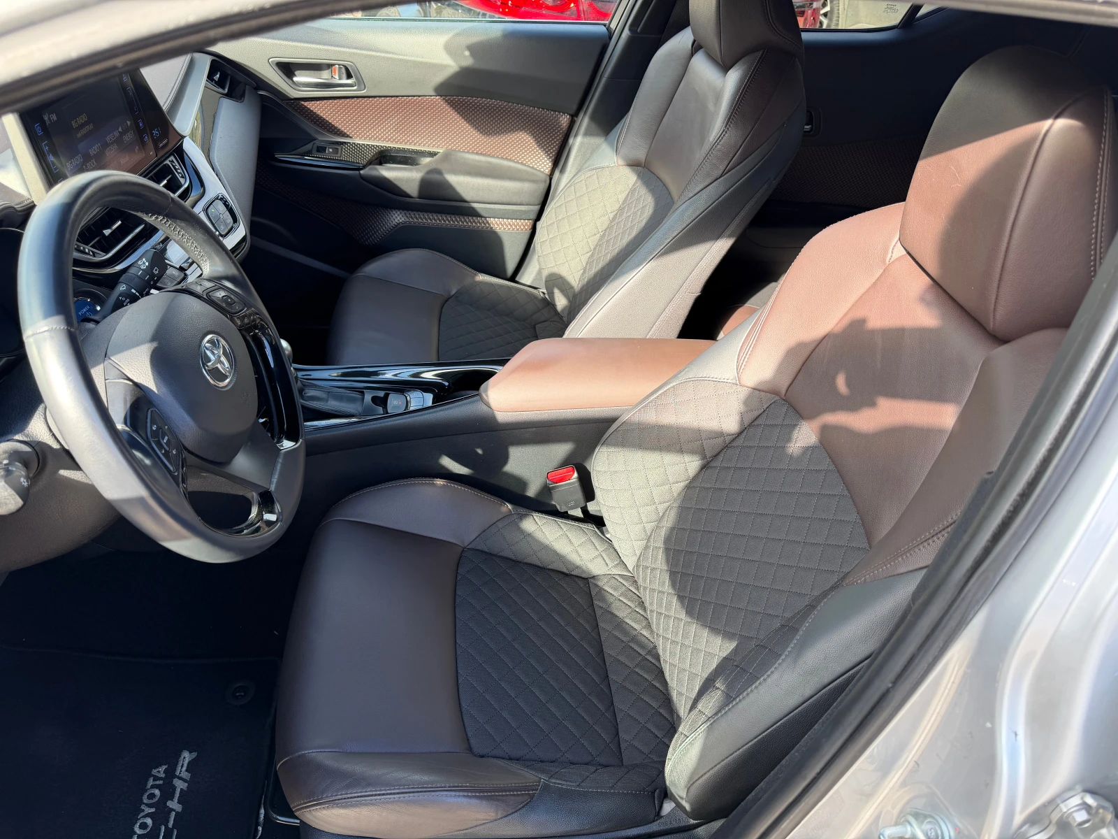 Toyota C-HR 1.8h 122к.с Кожа Luxury FULL Гаранция - изображение 8