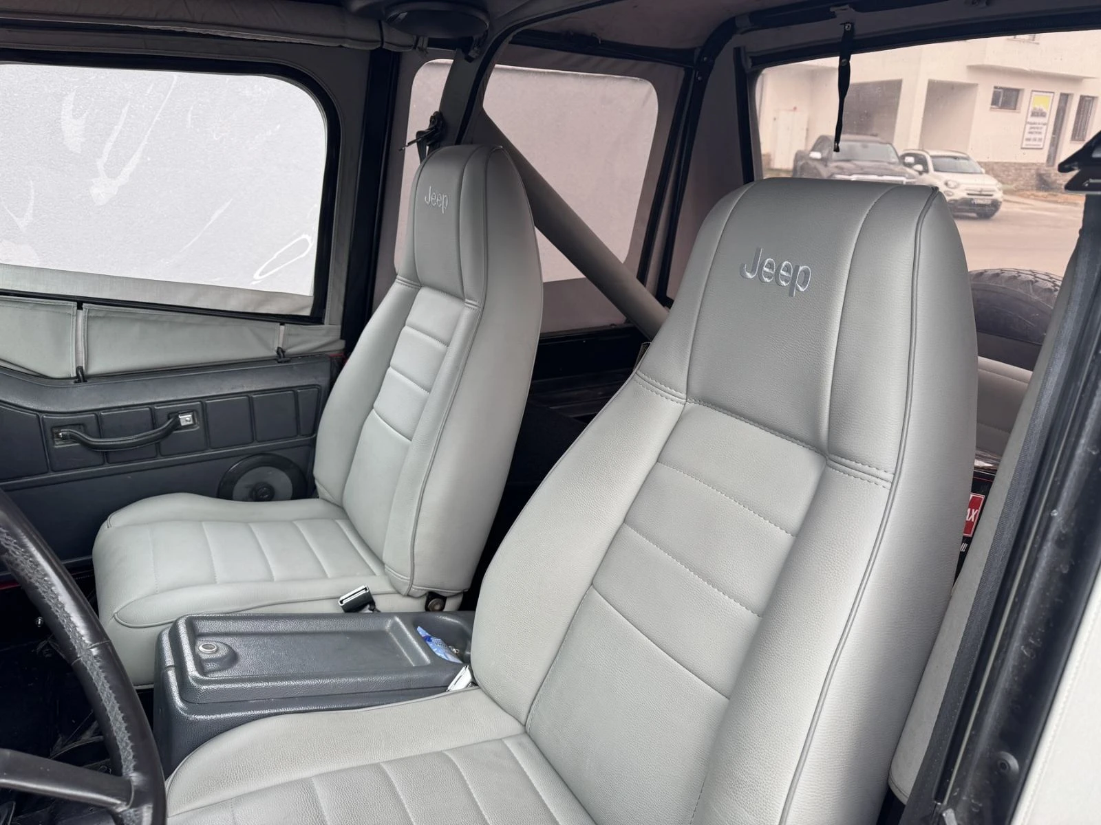 Jeep Wrangler 2.5i YJ, снимка 9 - Автомобили и джипове - 53951044