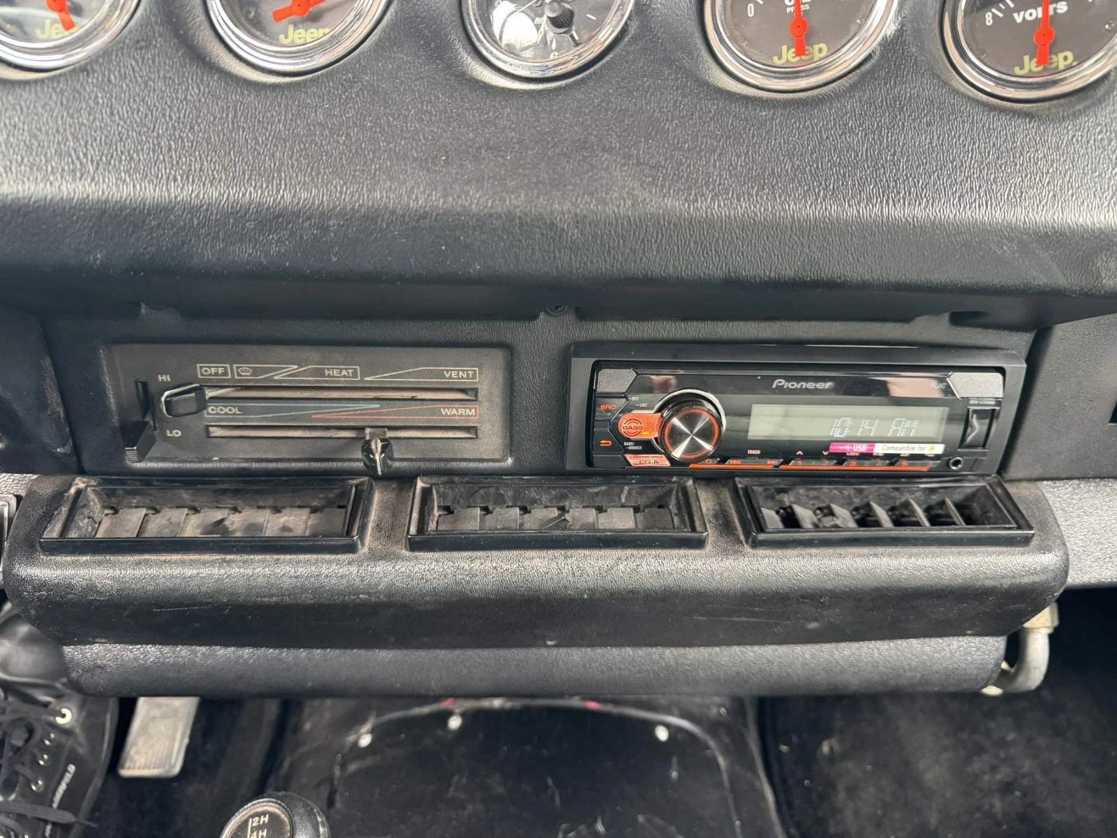 Jeep Wrangler 2.5i YJ, снимка 14 - Автомобили и джипове - 53951044