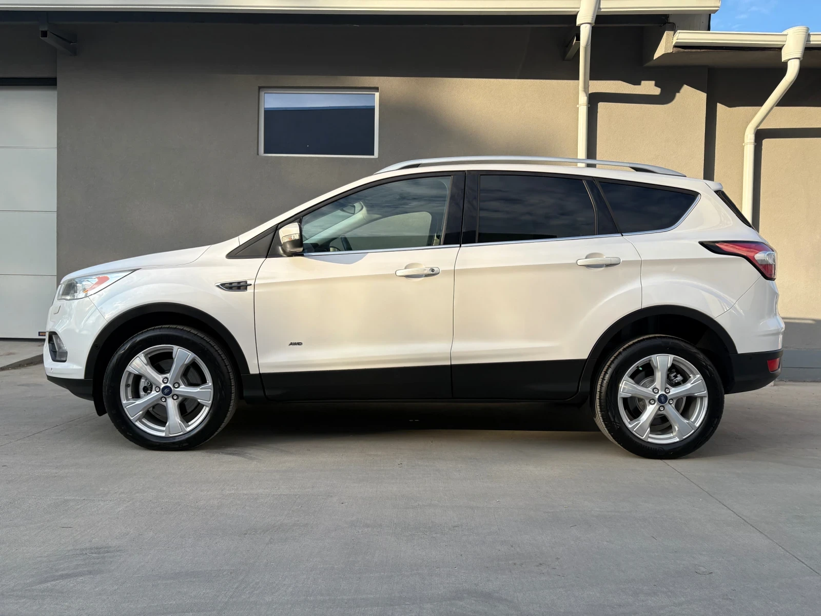 Ford Kuga Titanium 2.0 diesel 150ck Euro6 Automatic 127x km!, снимка 3 - Автомобили и джипове - 54000271