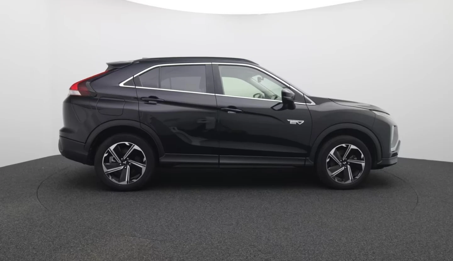 Mitsubishi Eclipse Cross 188HP/PLUG-IN/4x4/carplay/TOP, снимка 3 - Автомобили и джипове - 54554011
