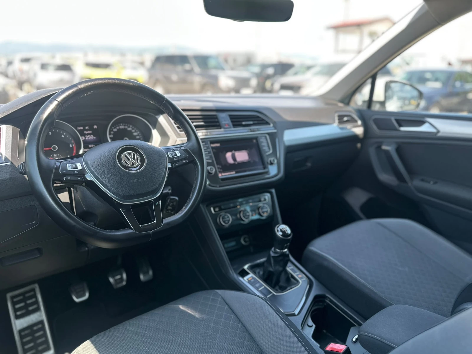 VW Tiguan / 2.0TDI / 150 HP / TOP / , снимка 9 - Автомобили и джипове - 54853894