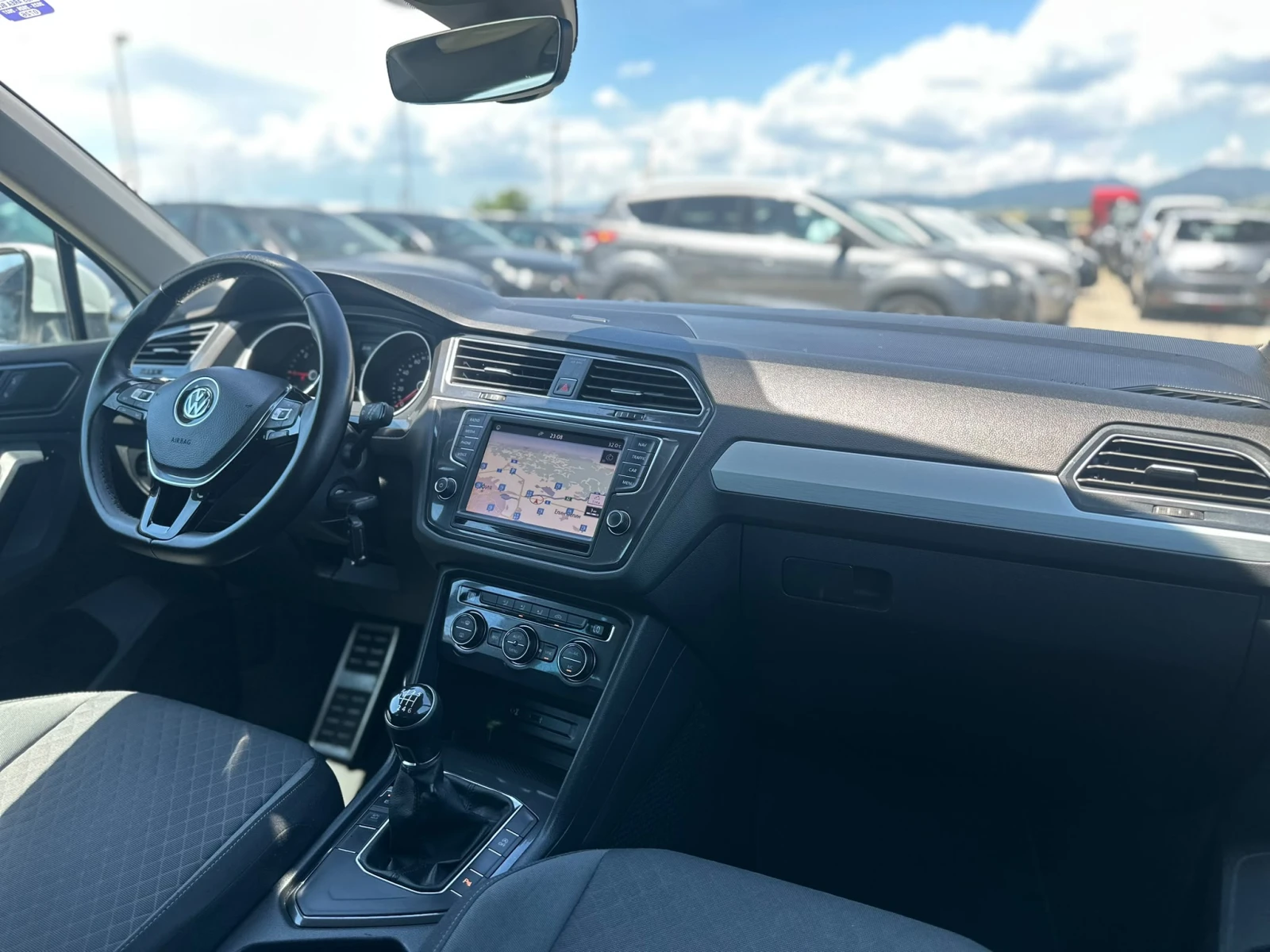 VW Tiguan / 2.0TDI / 150 HP / TOP / , снимка 12 - Автомобили и джипове - 54853894