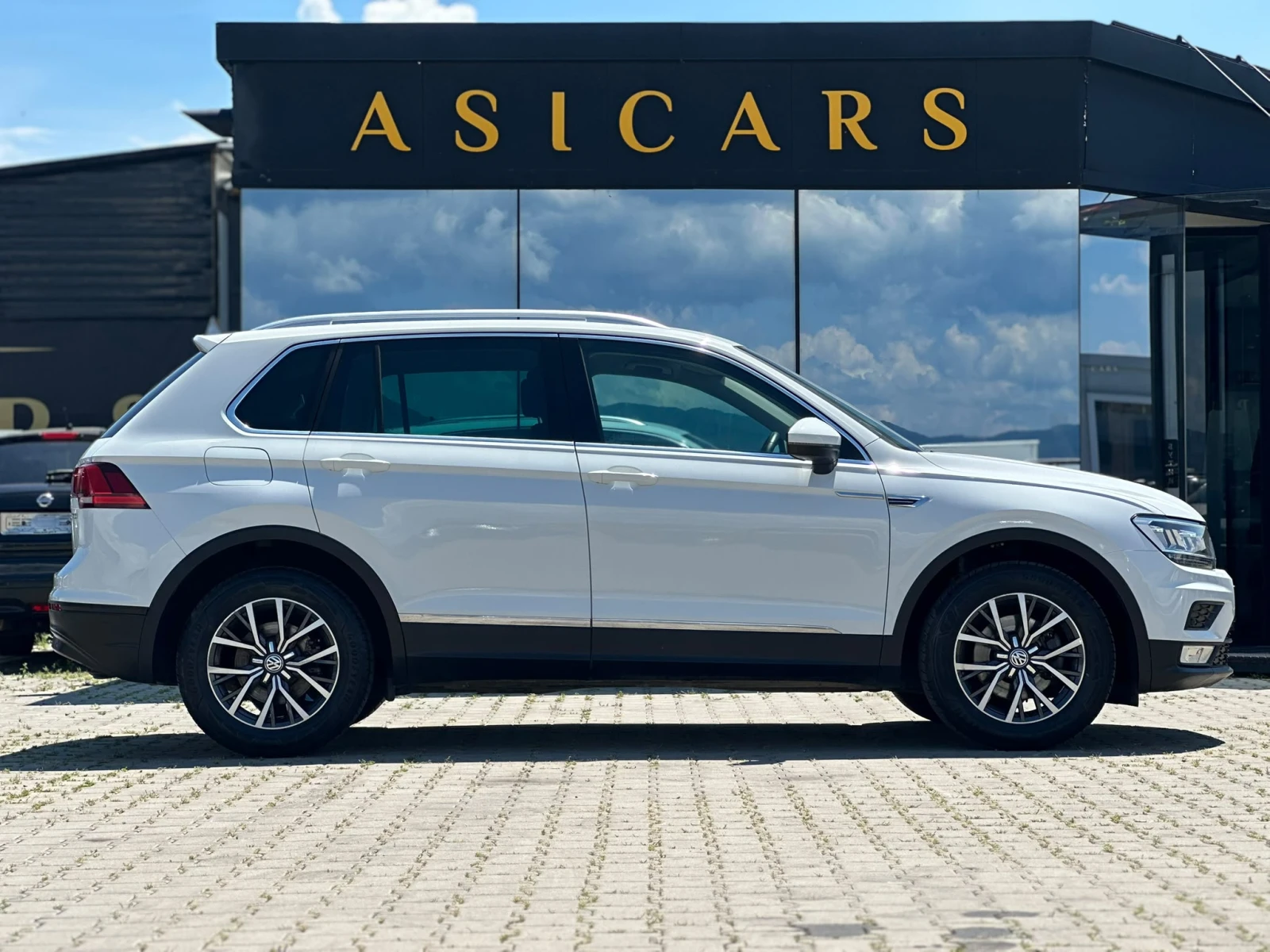 VW Tiguan / 2.0TDI / 150 HP / TOP / , снимка 6 - Автомобили и джипове - 54853894