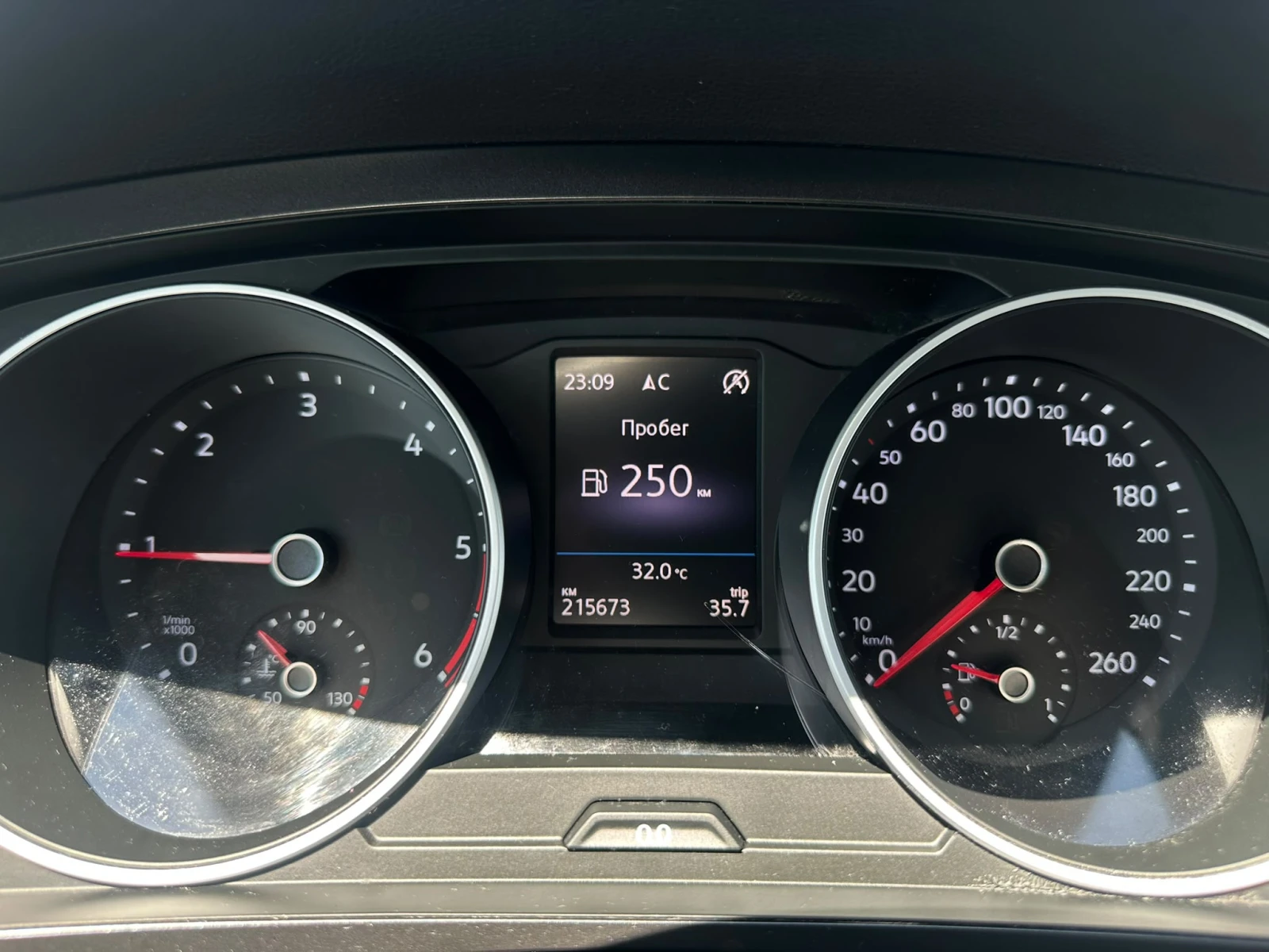 VW Tiguan / 2.0TDI / 150 HP / TOP / , снимка 16 - Автомобили и джипове - 54853894