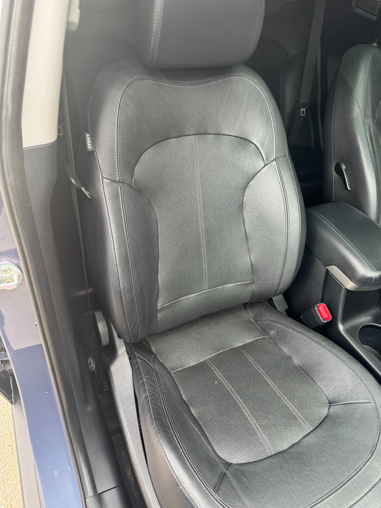Hyundai IX35 2.0 CRDI LUX, снимка 10 - Автомобили и джипове - 54882121