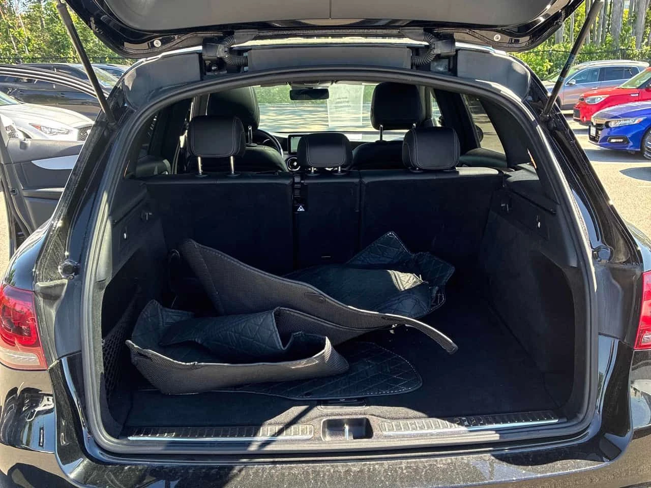 Mercedes-Benz GLC 300 * 4MATIC * 360 * PANO * ПОДГРЕВ * ПАМЕТ, снимка 14 - Автомобили и джипове - 54935539
