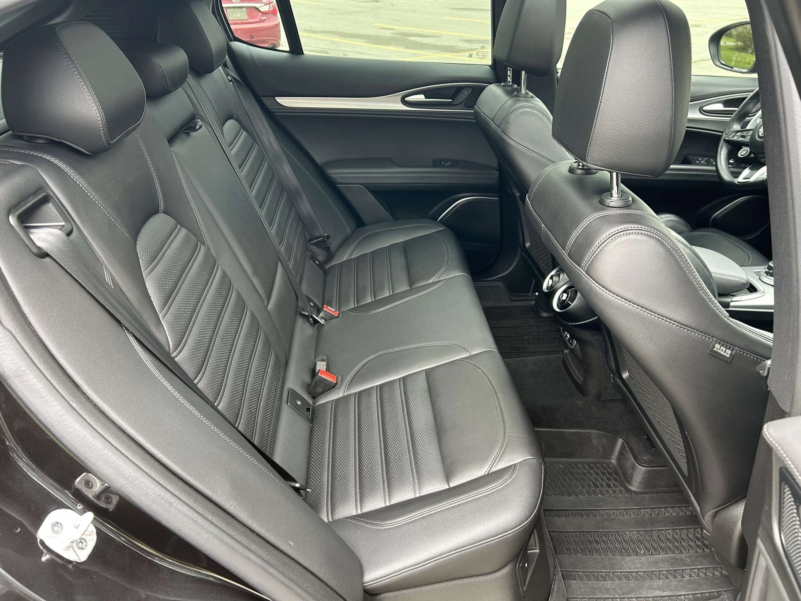 Alfa Romeo Stelvio Ti Sport / ЛИЗИНГ / ЦЕНА до БГ, снимка 13 - Автомобили и джипове - 55344106