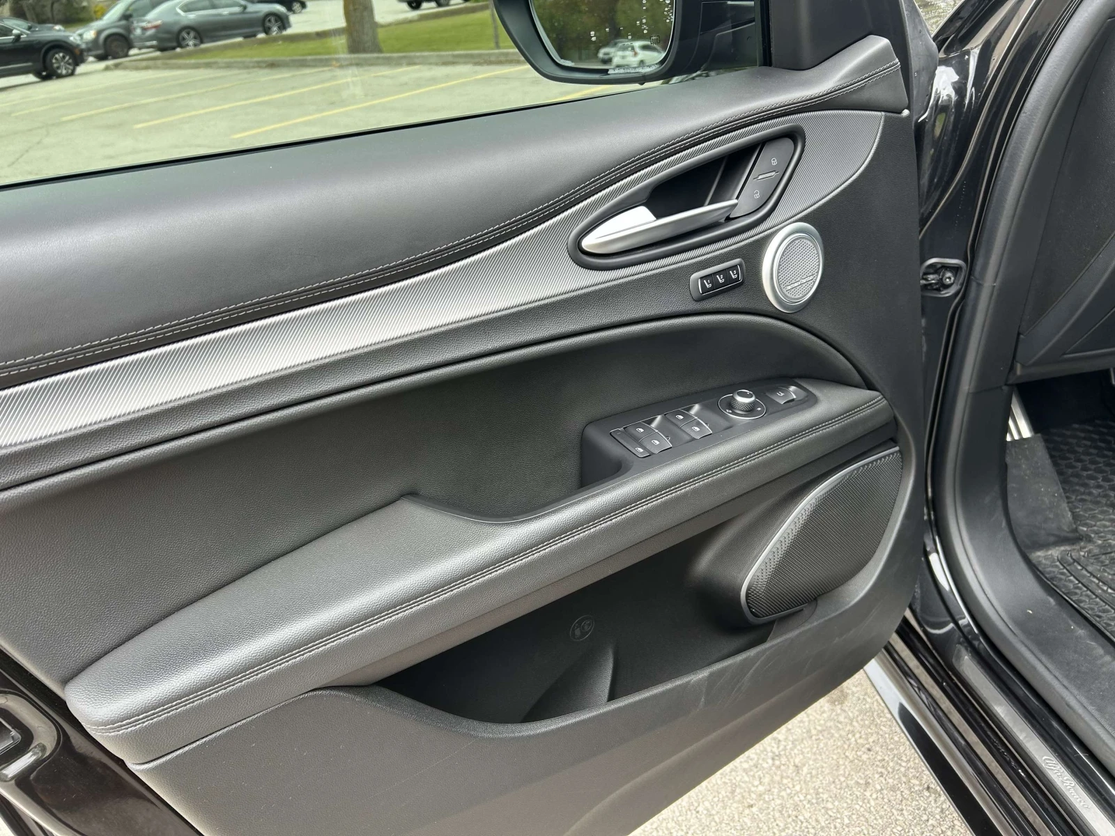 Alfa Romeo Stelvio Ti Sport / ЛИЗИНГ / ЦЕНА до БГ, снимка 11 - Автомобили и джипове - 55344106