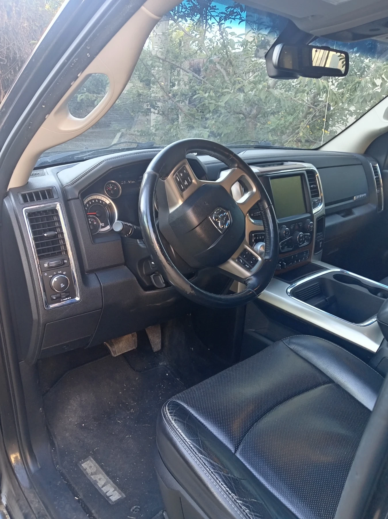 Dodge RAM 1500 5.7 Hemi  Laramie, снимка 6 - Автомобили и джипове - 55852764