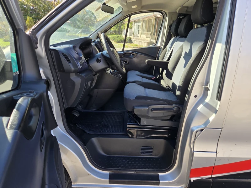 Renault Trafic КЛИМА* АВТОПИЛОТ* ТОП , снимка 13 - Бусове и автобуси - 52956161