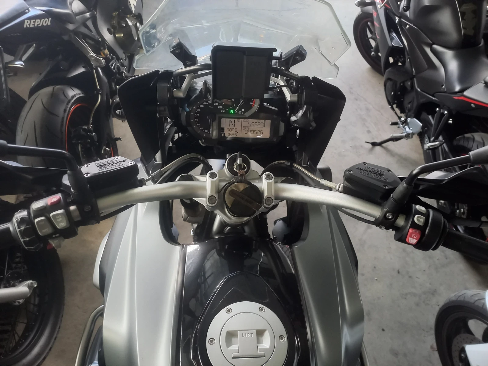 BMW G GS 1200 ABS Service book, снимка 10 - Мотоциклети и мототехника - 54414173