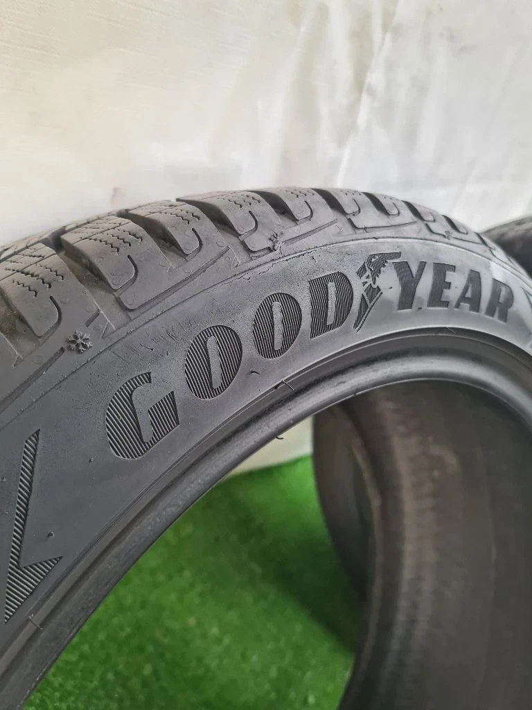 Гуми Зимни 225/45R18, снимка 4 - Гуми и джанти - 48694879