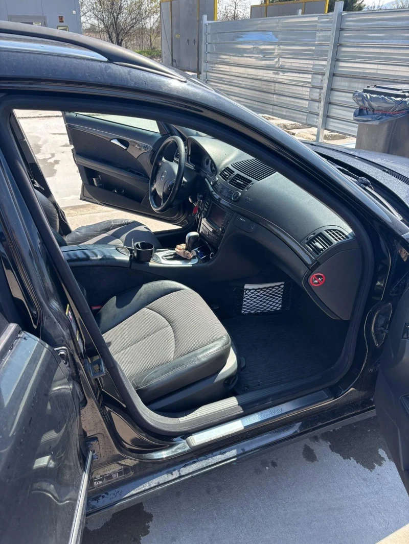 Mercedes-Benz E 320, снимка 8 - Автомобили и джипове - 52401966
