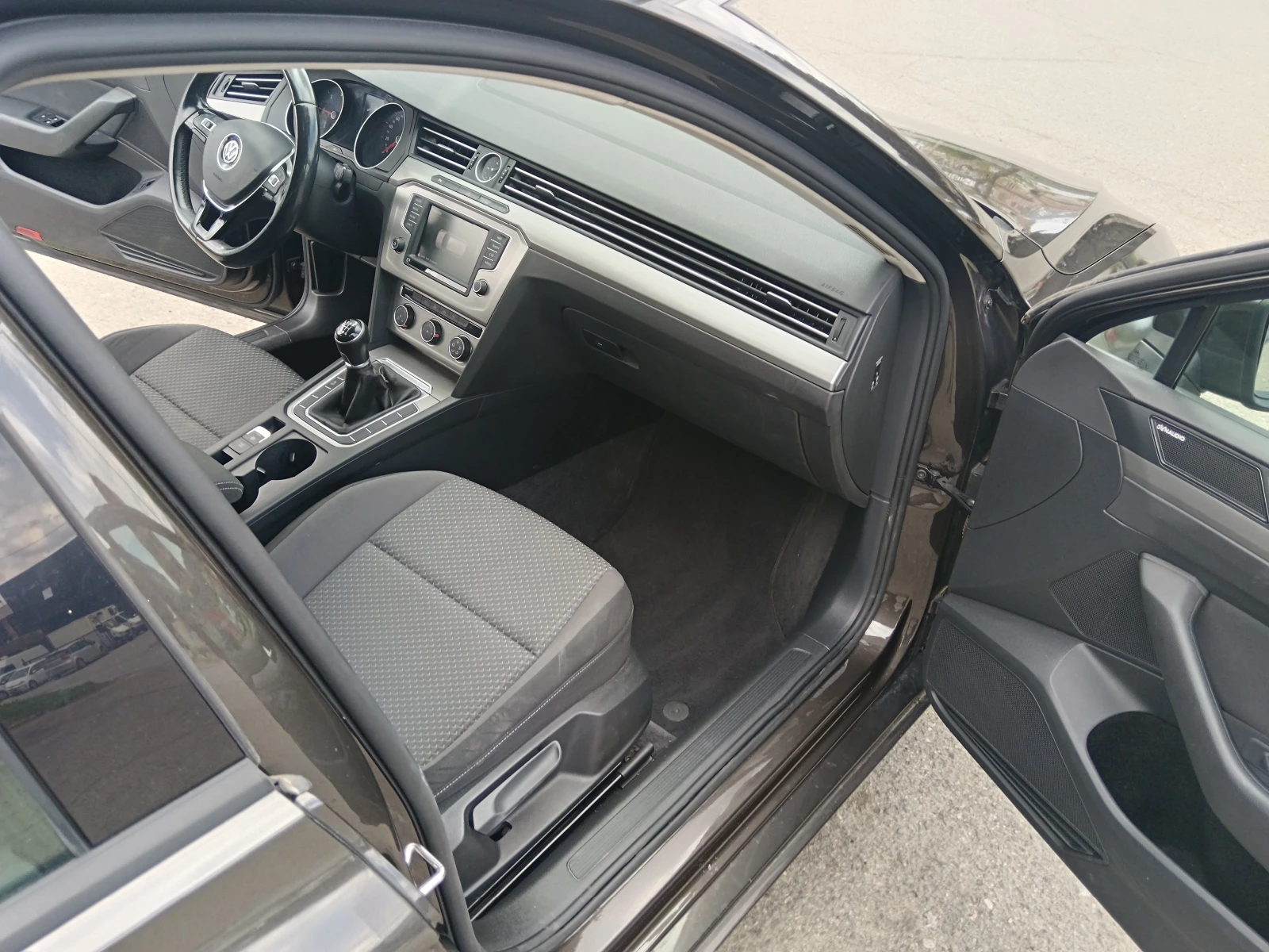 VW Passat B8/2.0 TDI 150 к.с/Keyless/Dynaudio/Navi - изображение 7